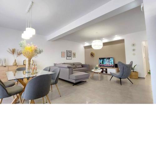 Koroni House