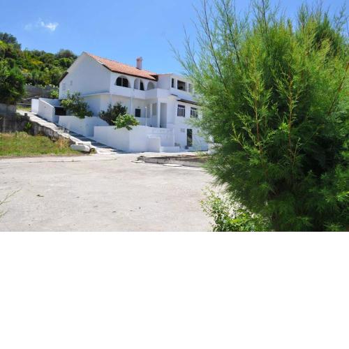 Kostas Beach Apartments