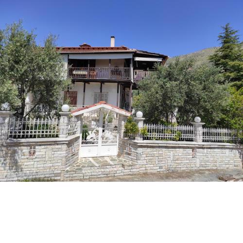 Kotrwnas Family Traditional Villa Seaview