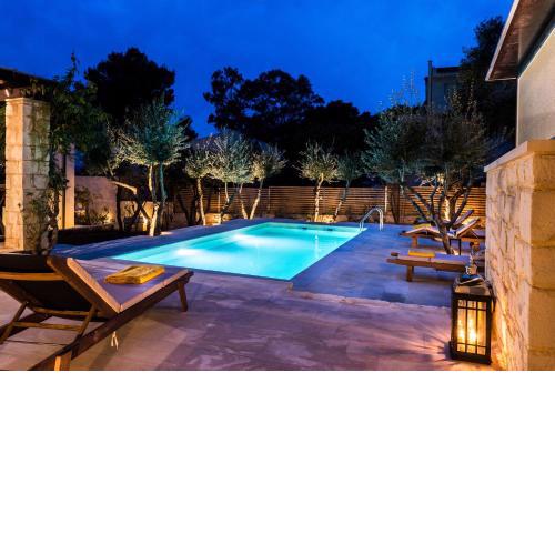 Koukounari luxury villa