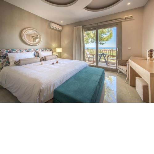 Koukounaria Hotel & Suites