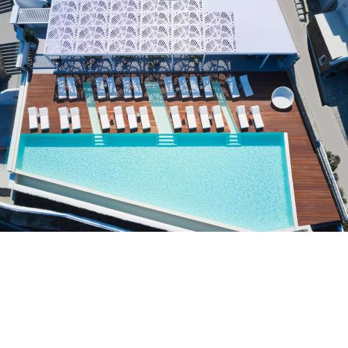 Kouros Hotel & Suites