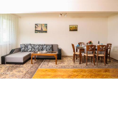 Krichim Apartments,Three-Bedroom, large apartment, TOP CENTER