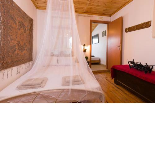 [kritsa house]