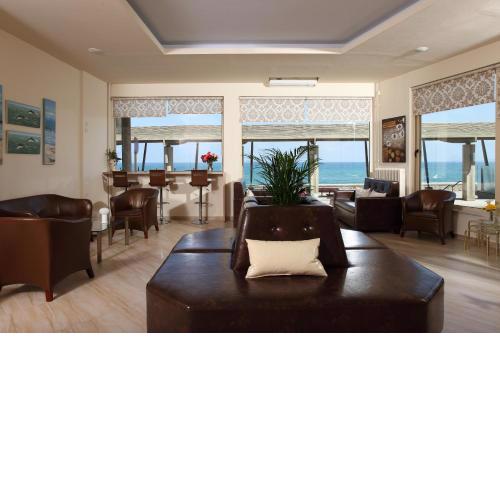 Kronos Hotel