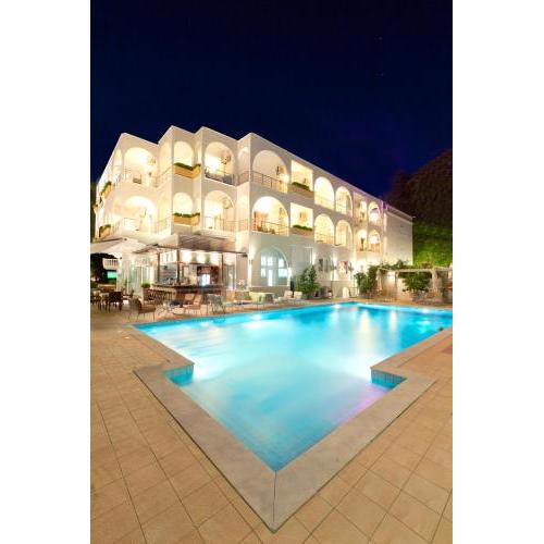 Kronos Hotel