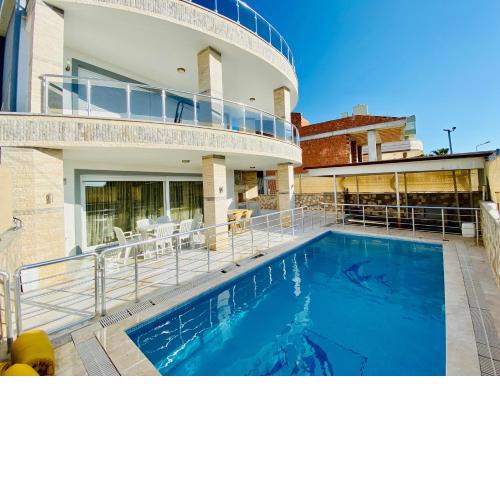 Kuşadası nda havuzlu muhteşem villa ROMA