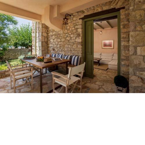 Kyparissia Old Town Lodge with amazing sea view