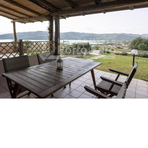 L305 - Porto Mannu suggestivo villino sul mare
