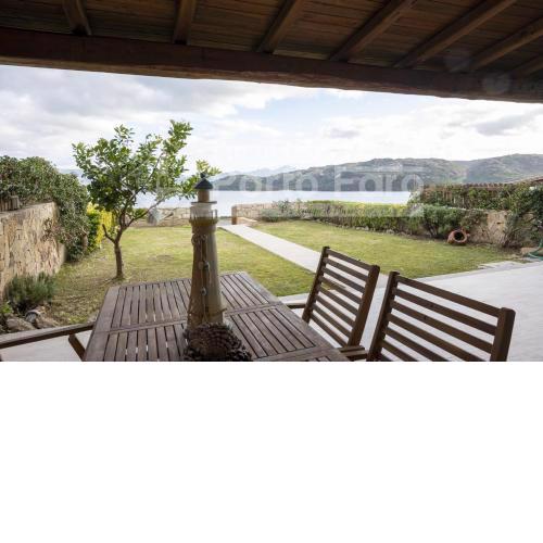 L324 - Bilocale con giardino e vista mare panoramica a Porto Mannu