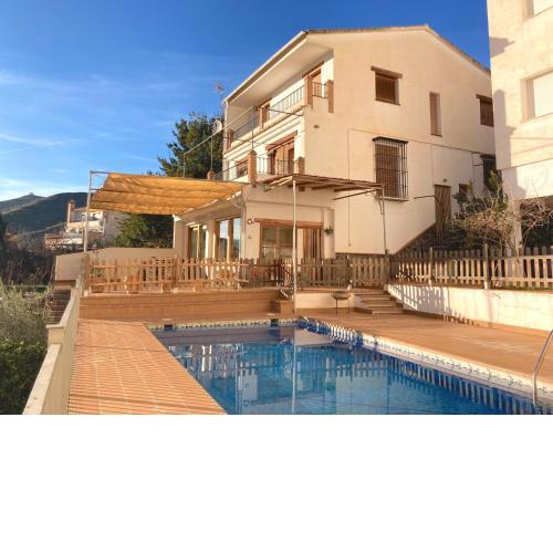 LA ALBERQUILLA Agradable casa rural con piscina