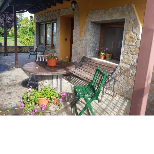 La Artesonada casa con finca (Puebla de Sanabria).