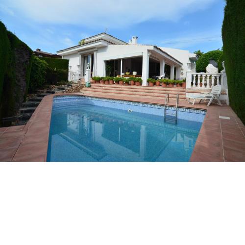 LA ATALAYA: chalet con piscina para 14 personas