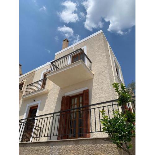 La Bandolaise, house in the heart of the vilage.