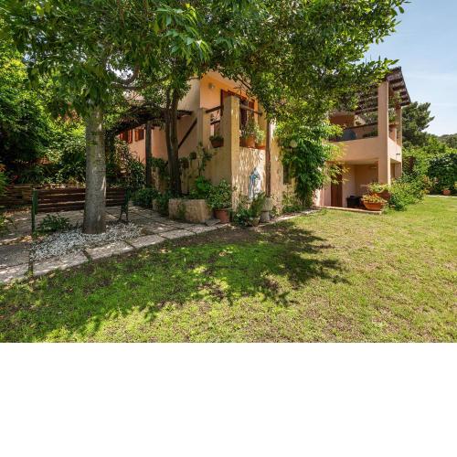 La Bouganville - House with garden and sea view