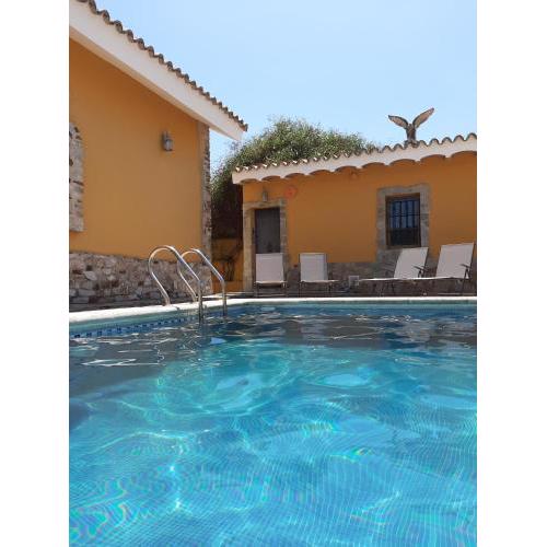 La Capilla (casa destinada solo a familias)