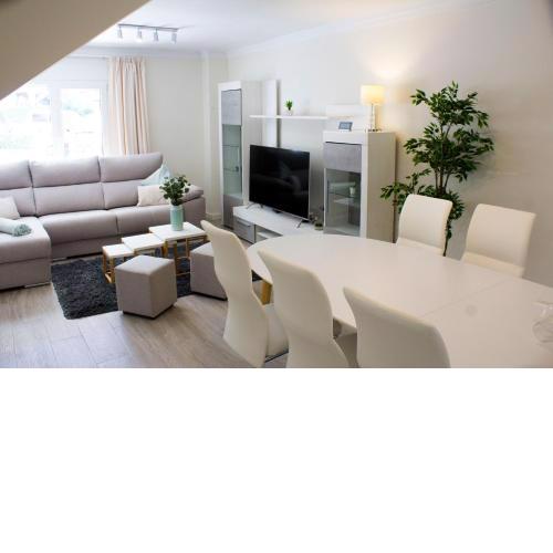 LA CARIHUELA - TORREMOLINOS ALQUILER DE CASA VACACIONAL MALAGA