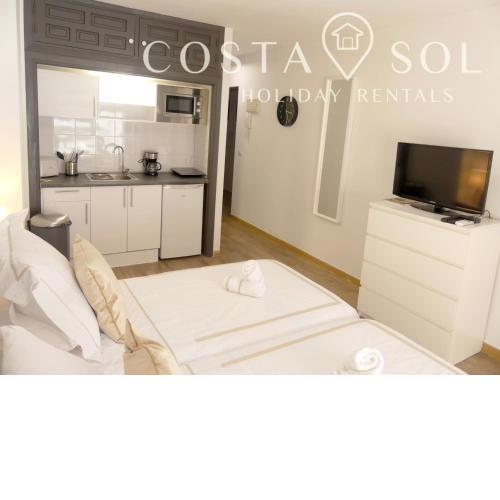 LA CARIHUELA TORREMOLINOS - STUDIO 2- COSTA SOL HOLIDAY RENTALS
