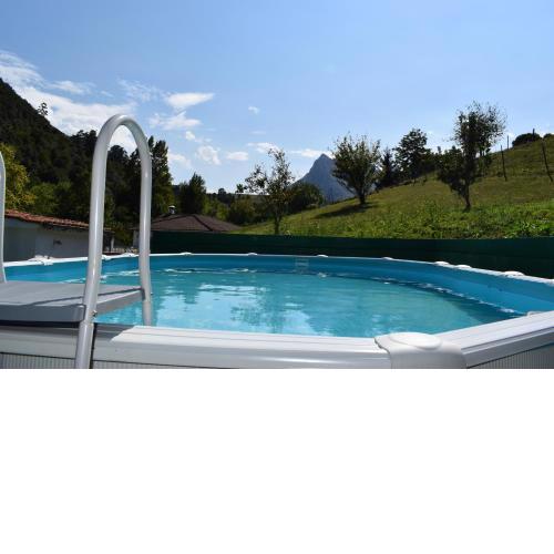 LA CASA AZUL preciosa casa con piscina, jardín, barbacoa, saltador y acceso al río