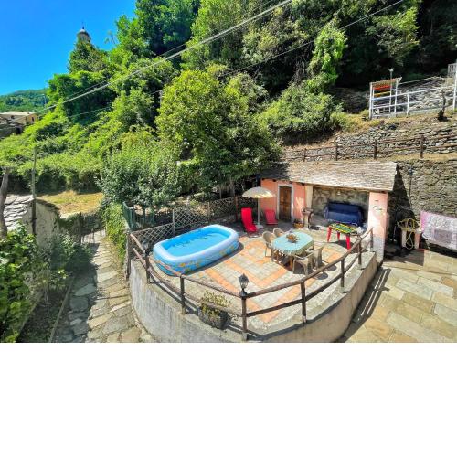 La casa con giardino, vicino al ruscello segreto