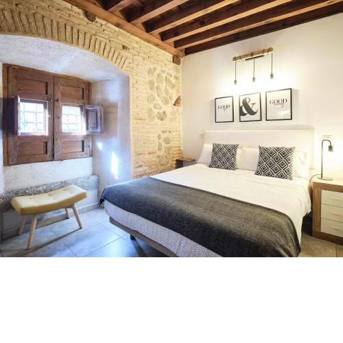 La Casa del Lirón by Toledo AP