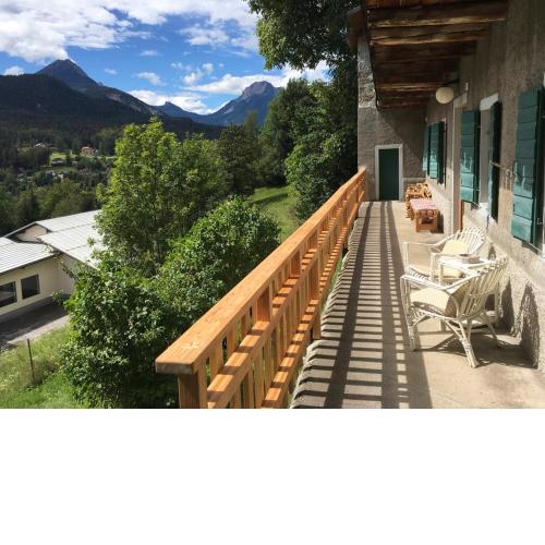 La casa del Noce, immersa nel verde delle Dolomiti