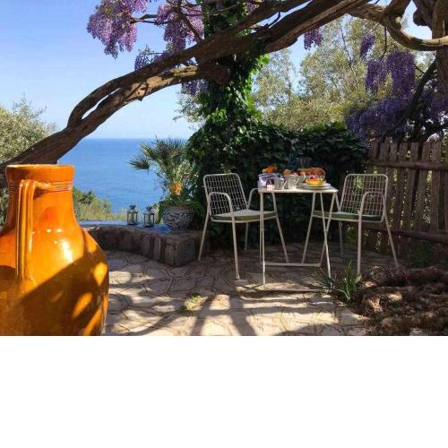 La Casa del Piedone Nero for Design and Sea Lovers