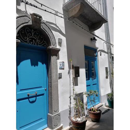 "la casa dell'architetto" con terrazza panoramica in centro storico e a due passi dal porto