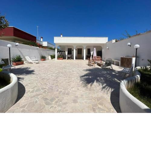 La Casa di Charlotte affittasi a pochi metri da spiaggia bellissima villa