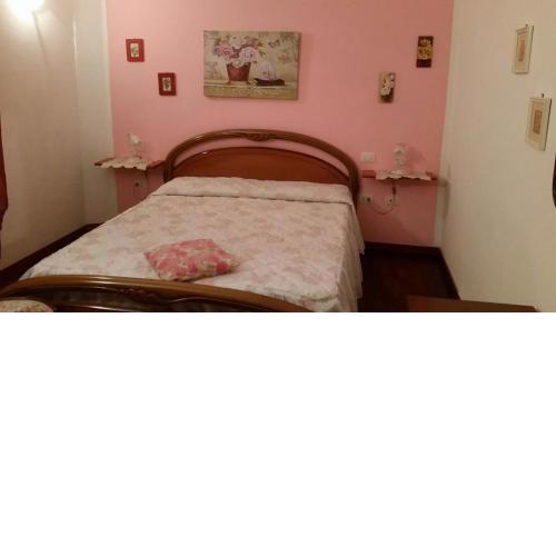 LA CASA ROSA - GRAZIOSO BIVANO CON POSTO AUTO
