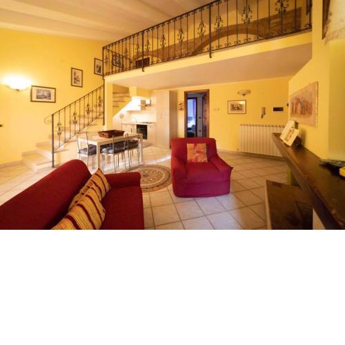 LA CASA TRA GLI ULIVI