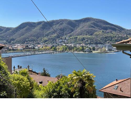 La cascina vista lago