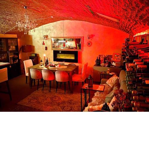 La Cave Rouge - Secret wine cellar in the center
