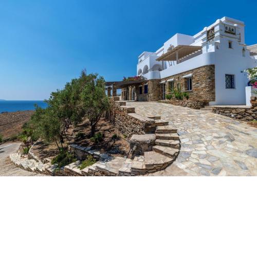 La Chapelle Est and Ouest in Tinos