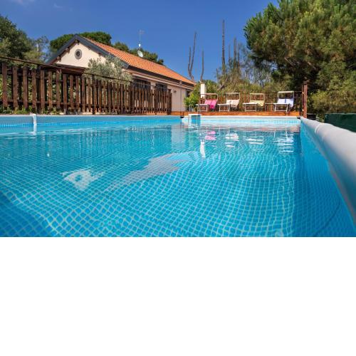 La dimora del verde con piscina