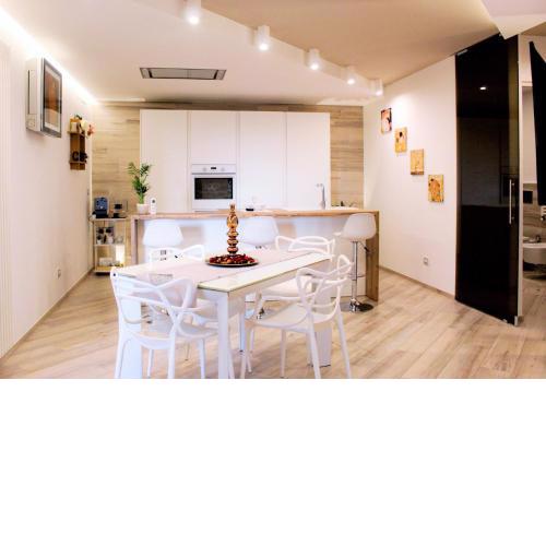 •°La Dimora Di Klimt°• Luxury Apartment in Centro
