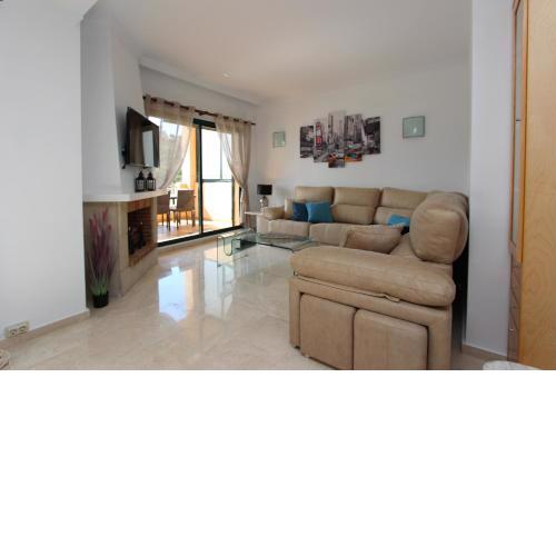 La Duquesa Beautifully located 3 bedrooms Duplex, in desirable community backing to golf course and near the beach LA123