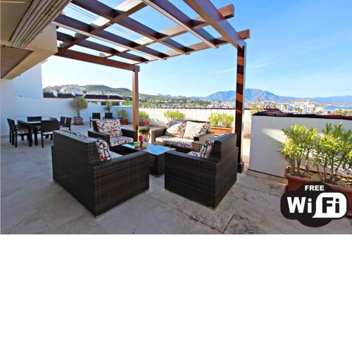 La Duquesa stunning views, frontline beach, 3 Bedrooms luxurious Penthouse
