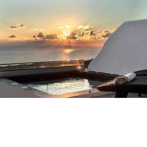 La Estrella 4 Suites with Sea View & 4 Prive Hot Tub