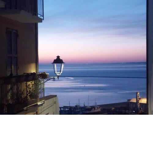 LA FINESTRA SUL MARE