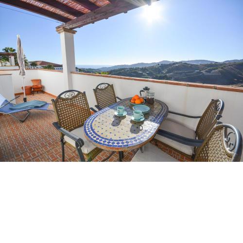 La Fuente APT6, Frigiliana Amazing 2 bedroom Family Apartment with views, Padel Court and 2 Pools HansOnHoliday Rentals