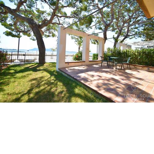 LA GOLA APARTMENT, First-line Beachfront, Newly Refurbished