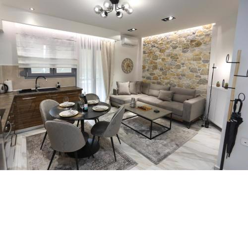 LA Larissa Luxury Apartments Trekke