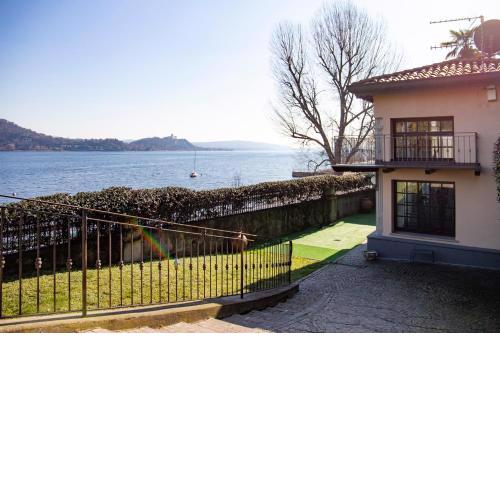 La Limonaia- Villa with private garden & lake view