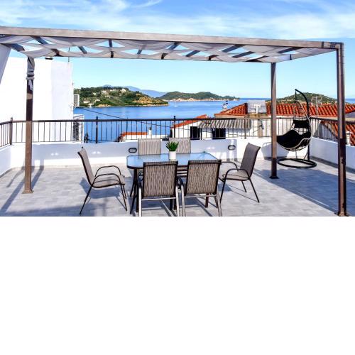 La Maison Plakes Rooftop Apt