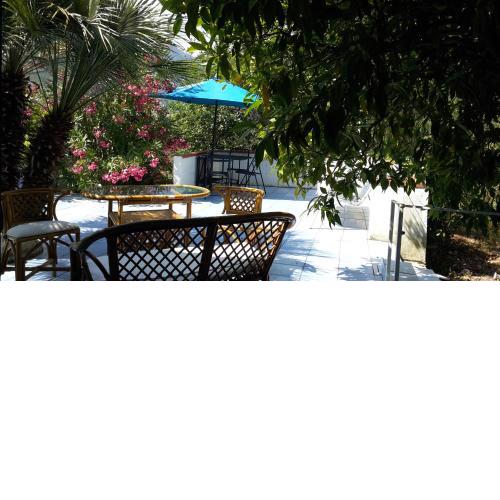 La Marina Gardens Beach