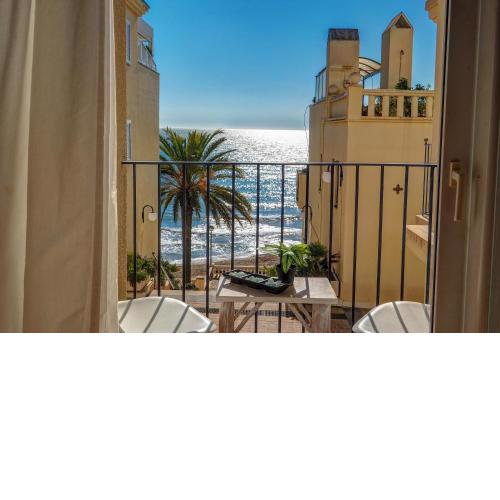 La Marina Sea Front Apartment by Hello Homes Sitges