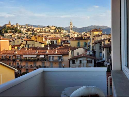 "La mè cá" Intero appartamento in centro con vista sui colli