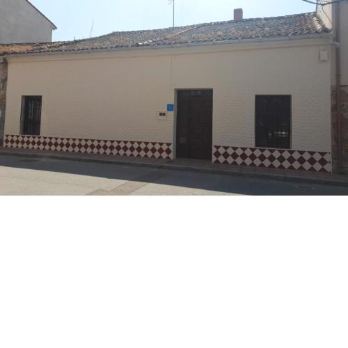 La Nava, casa de pueblo con patio y chimenea