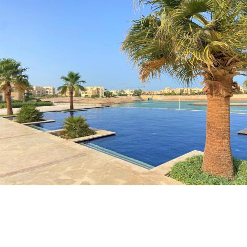 La Notina-3 BR Apt in Waterside, pool/lagoon view